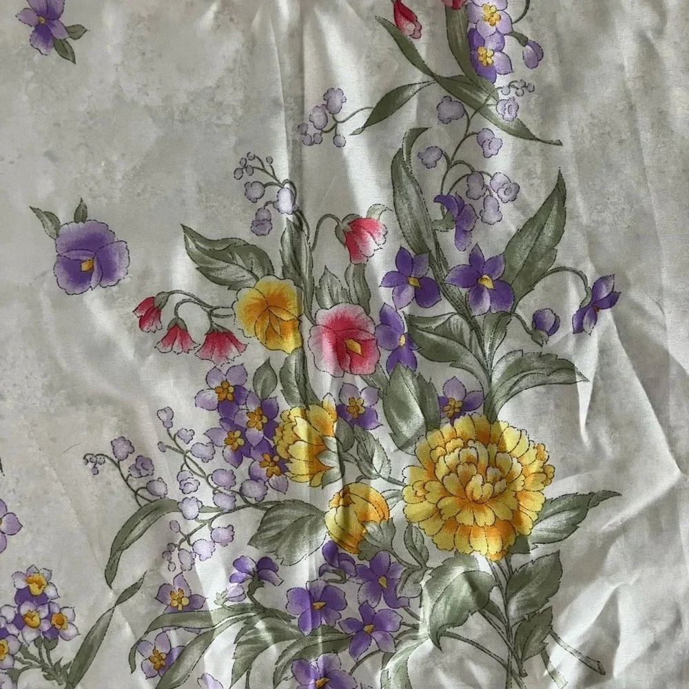 Vintage Avon Polyester Pastel Floral Square Scarf    35” X 35” - Picture 8 of 9